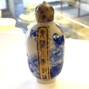 Sealed hand painted porcelain snuff bottle Yongzheng period China 1723-1735