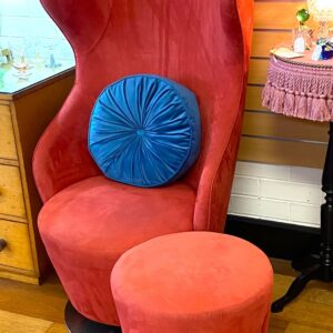 High  back  suede swivel  chair  on  a  chrome  base  with  matching adjustable  ottoman.  Each  piece has  the  ‘Clarins’  cosmetic company’s  logo  sewn  into  the fabric.  Possibly  a  Clarins   promotional  chair. France  circa  1970